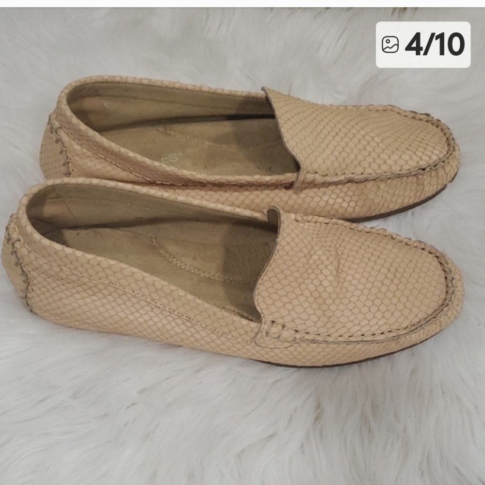 AEROSOLES Beige Textured Moccasins for Women